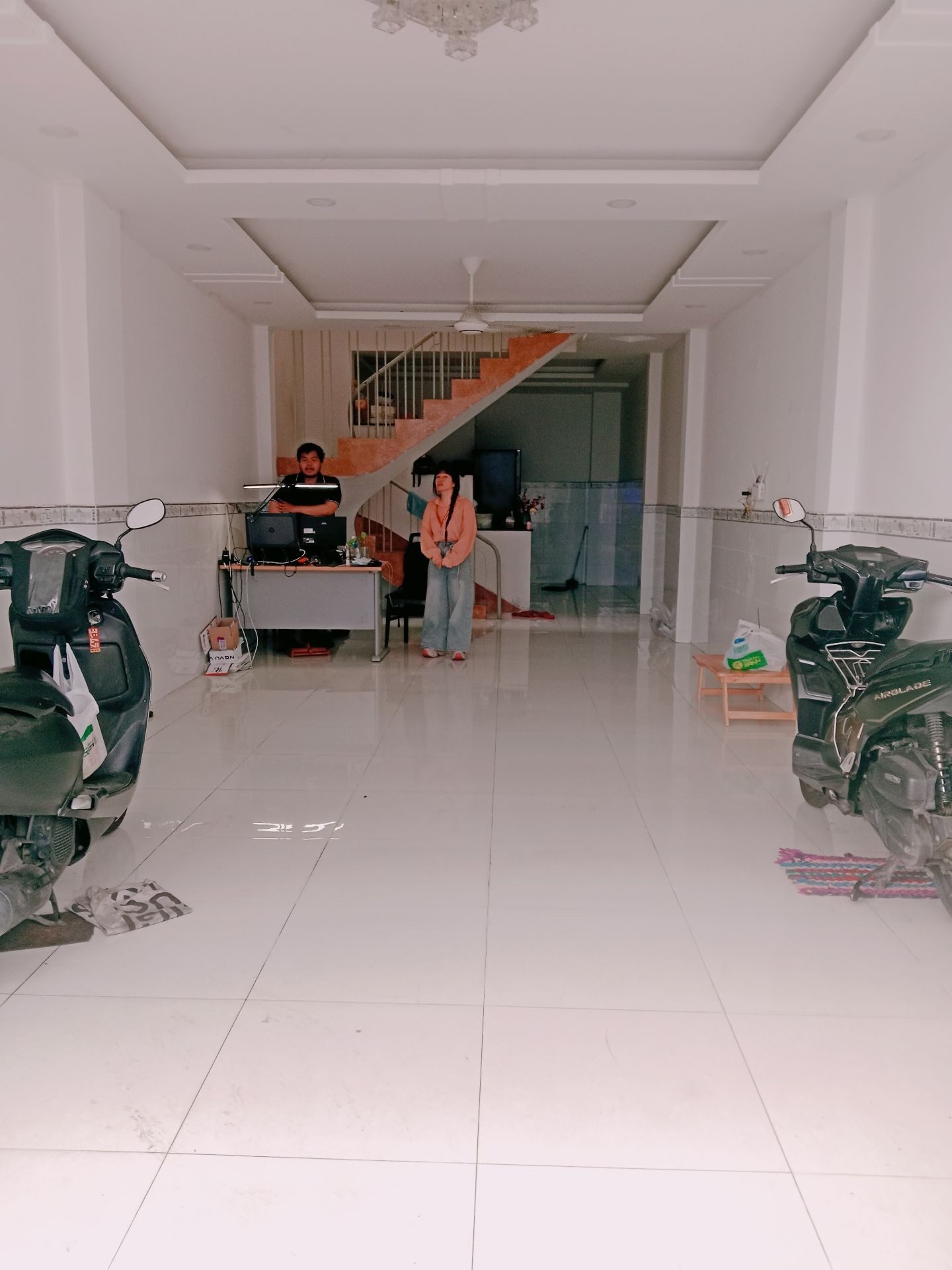 NHÀ HẺM XE HƠI - NGAY CHỢ TRẦN VĂN QUANG - 3 TẦNG - NHÀ SẠCH ĐẸP -TỐT