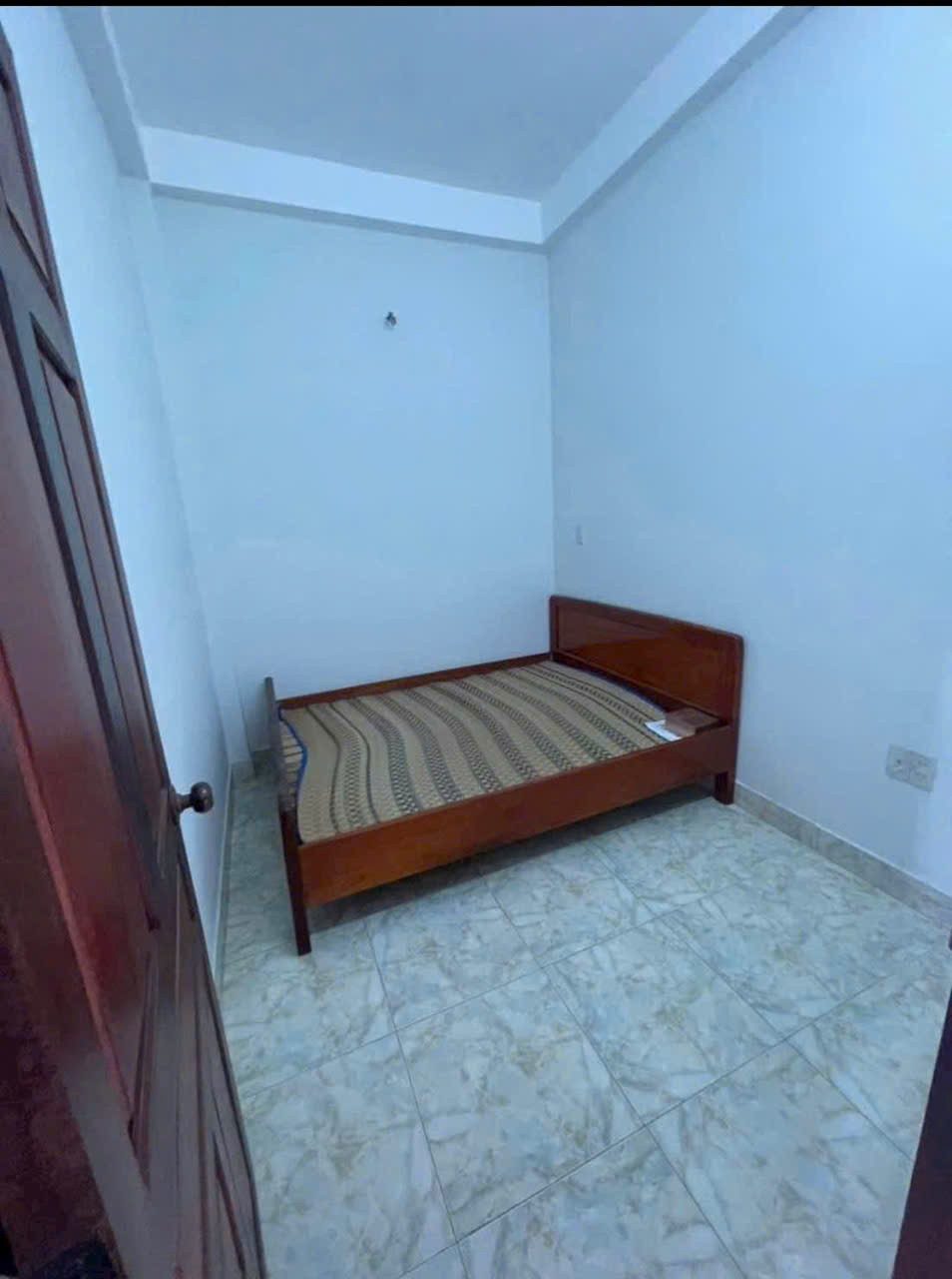 CHO THUÊ NHÀ 3 TẦNG, ĐƯỜNG OTO GẦN CHỢ VĨNH HẢI - BẮC NHA TRANG. 12TR/THÁNG. LH 0905 800 366 - E Hiền