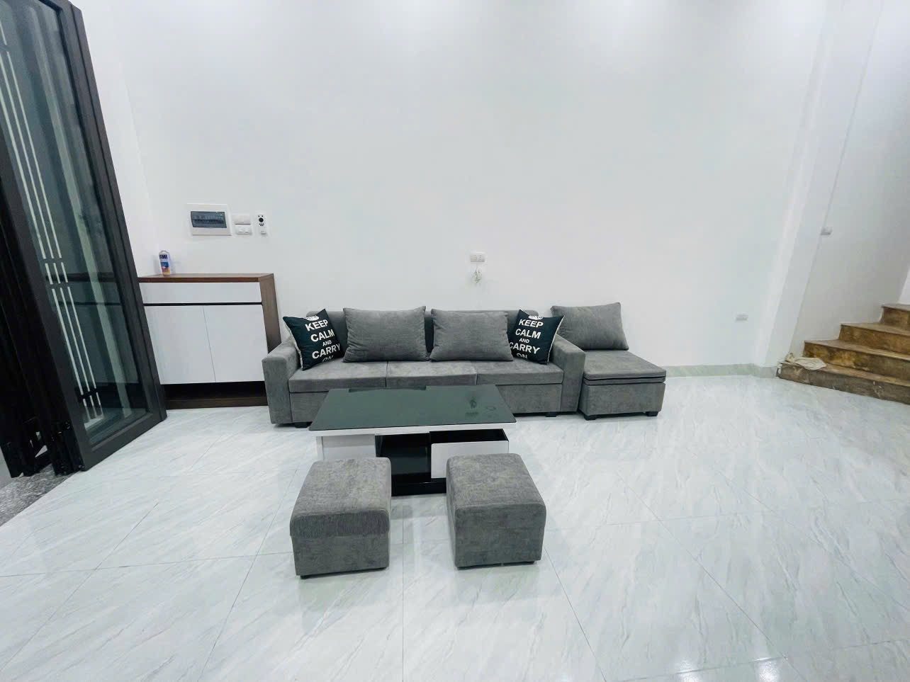 Cho thuê nhà ngõ 105 phố Võ Thị Sáu.Quận Hai Bà Trưng, Hà Nội
Diện tích ; 40 m² x 3 tầng 
Thiết kế ; 2pn 3vs -13tr/1tháng