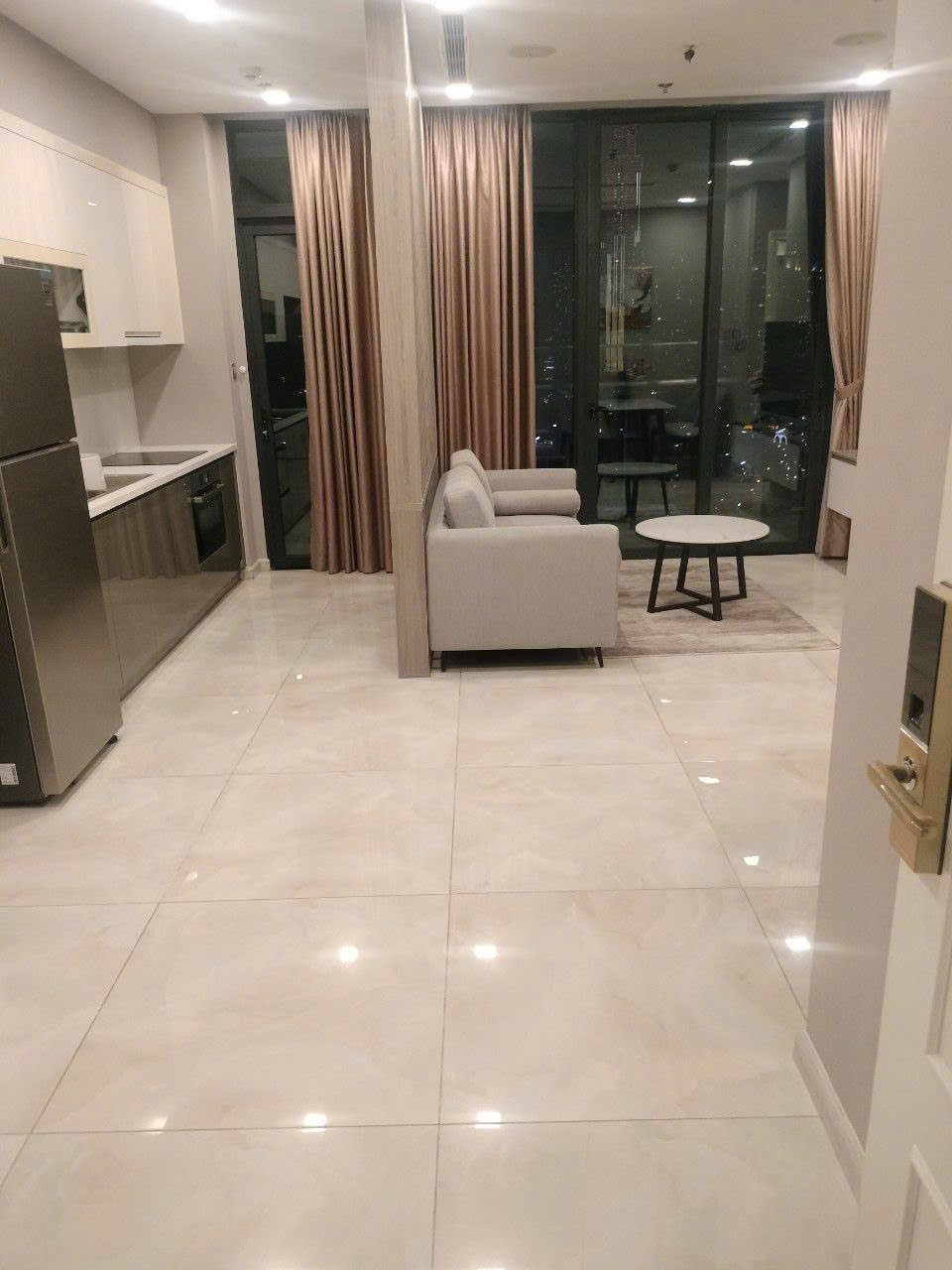 CHO THUÊ CHCC VINHOMES GOLDEN RIVER (TẦNG 20) 72M 2PN, 26TR/TH. LH:0938597537