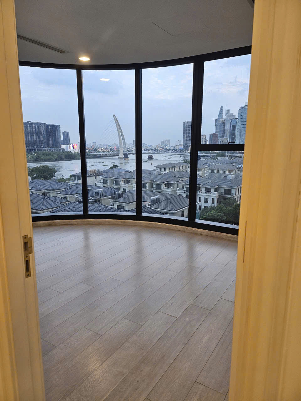 BDS HVL  cho thuê căn hộ Vin Ba Son-3PN tòa A1 – view sông cực đẹp- ở liền-NTCB- giá tốt