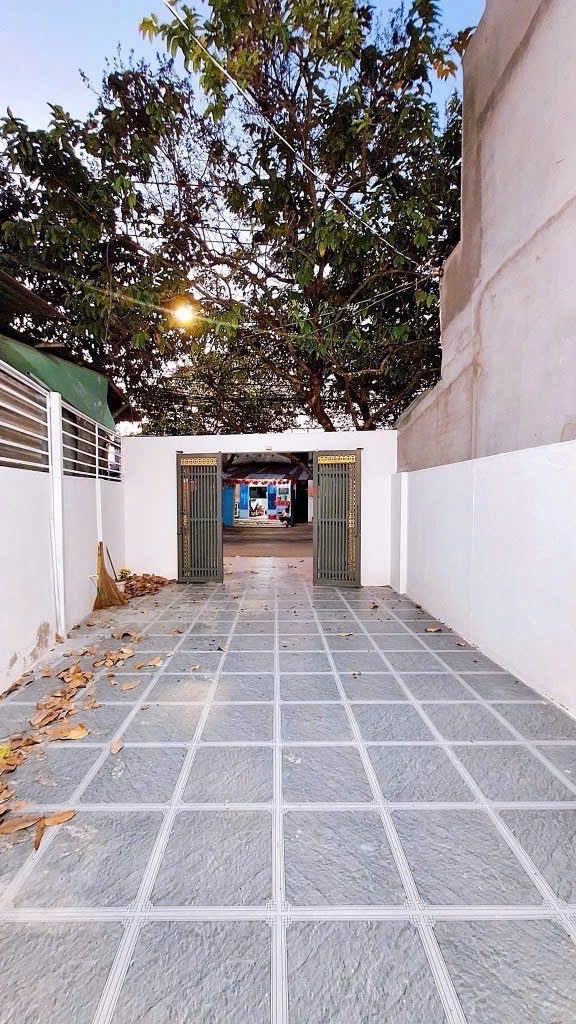bán Nhà lầu mới 100% mặt tiền kinh doanh đường Nguyễn thị tồn Phường Biên Hoà Bửu Hoà