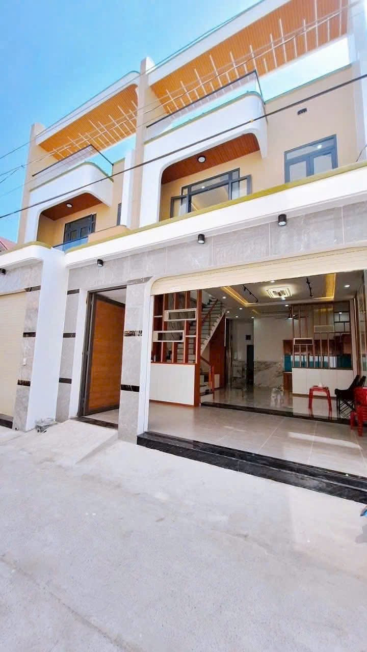 Nhà 1 lầu 1 trệt sr hoàn công 3.7 tỷ 80 m2 _3 phòng ngủ, sát chợ Bửu Hòa