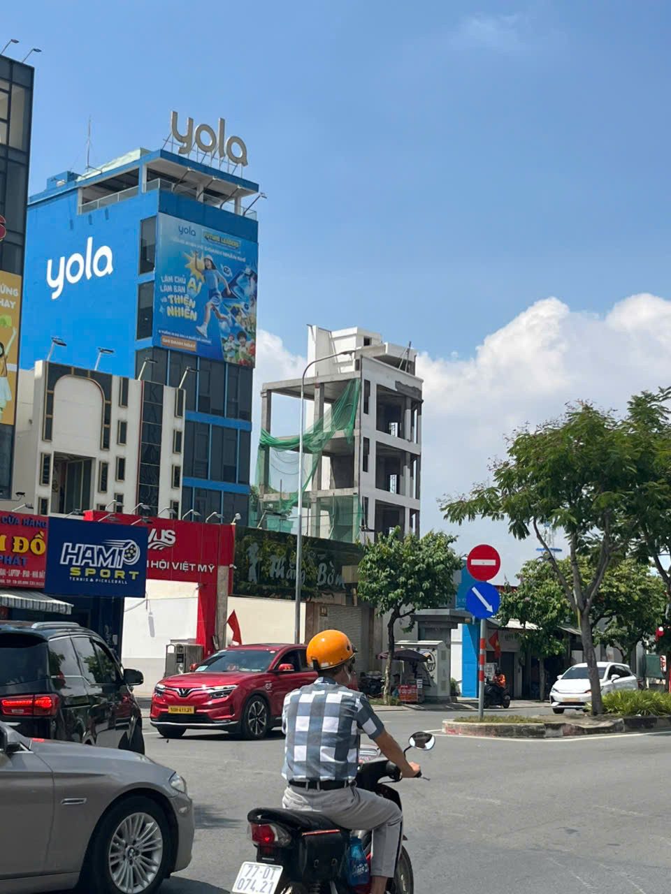 BÁN TÒA NHÀ GÓC 2 MẶT TIỀN - NGANG LỚN ĐẸP