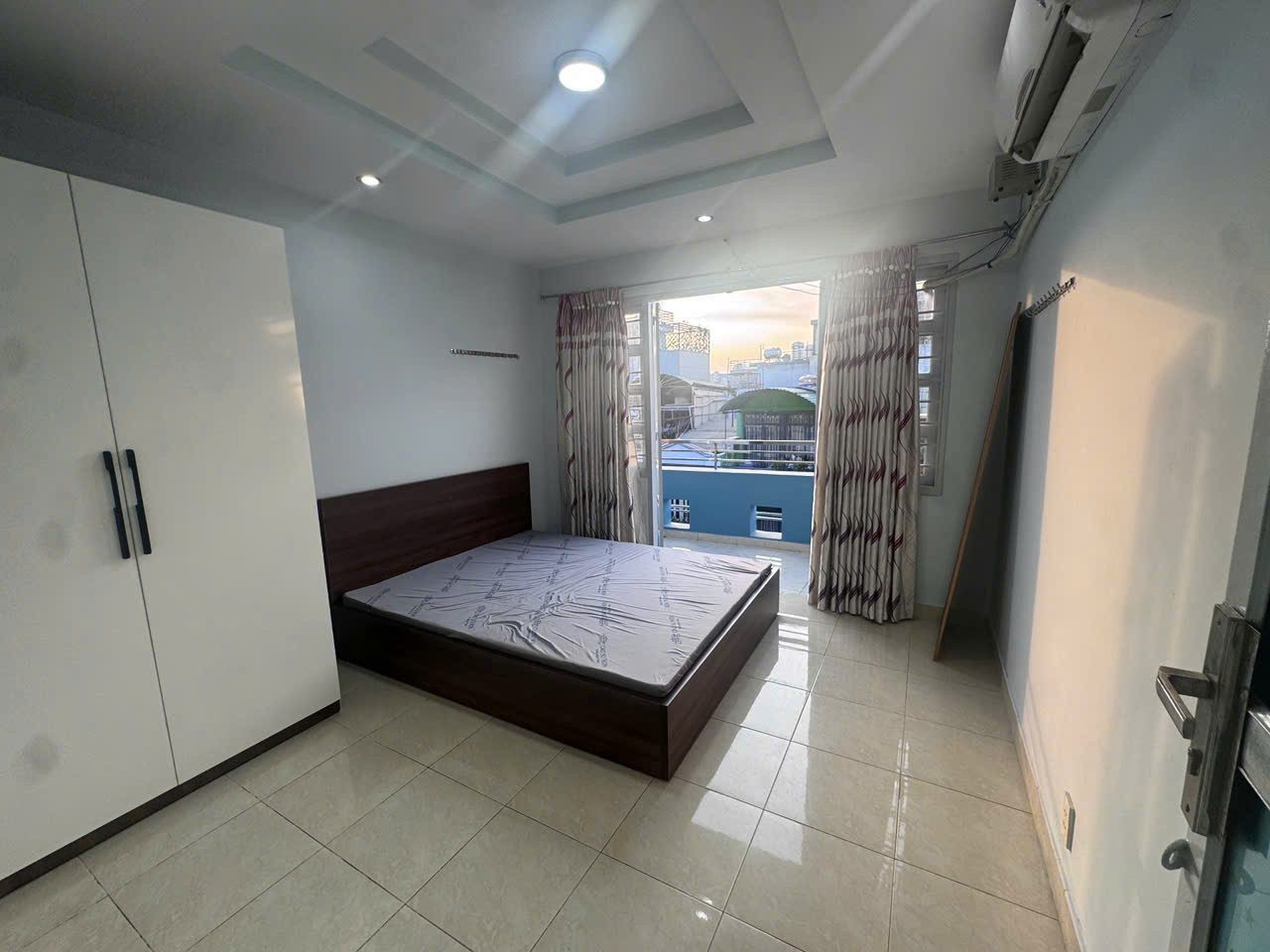 CHO THUÊ PHÒNG TRỌ MẶT TIỀN ĐƯỜNG ĐẶNG CHẤT P2 Q8. LH:0949757339