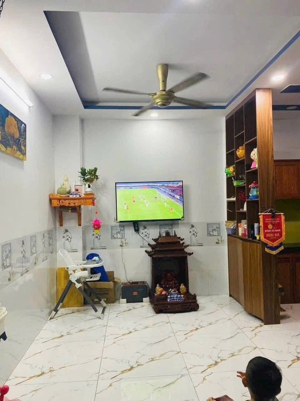 Nhà ccvb gân trường th binh hòa