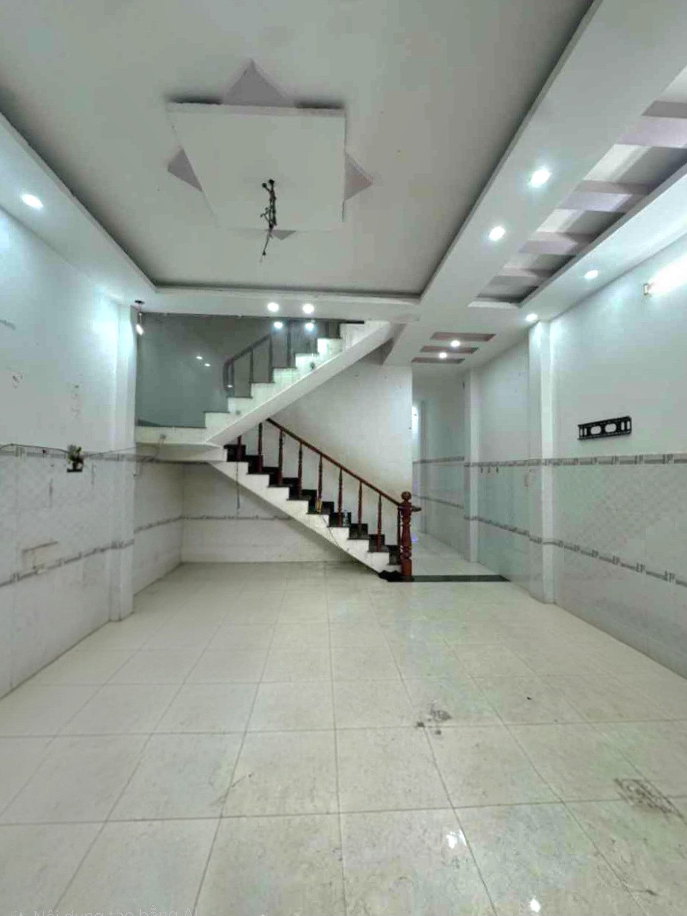 BÁN NHÀ ĐẸP CẠNH TÂ.N KỲ TÂN QUÝ - HẺM XE HƠI - 4PN - ( 5X16M )