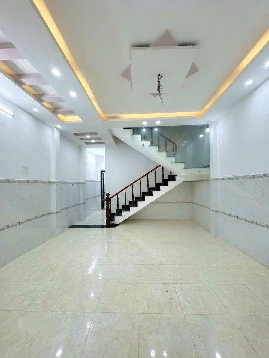 BÁN NHÀ ĐẸP CẠNH TÂ.N KỲ TÂN QUÝ - HẺM XE HƠI - 4PN - ( 5X16M )
