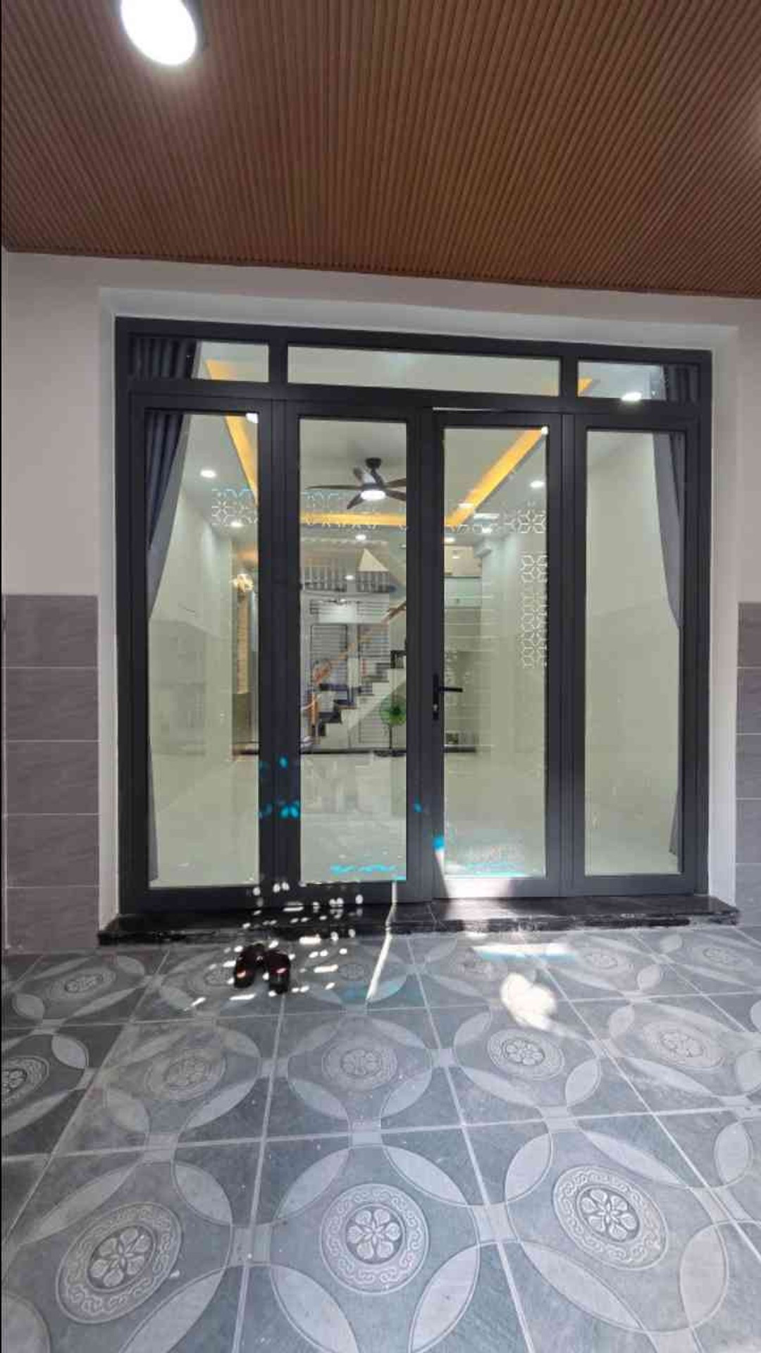 NHÀ ĐẸP 2 TẦNG  HẺM KINH DOANH ĐA NGÀNH NGHỀ GẦN CHỢ BÌNH LONG.