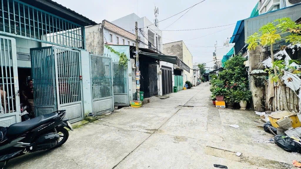 Bán Đất Tặng Nhà C4 Q.Bình Tân - Hẻm 6m - DT: 140m2 (6,5mx21m) - Tiện Xây Cao Tầng - Nhỉnh 7 Tỷ TL Mạnh