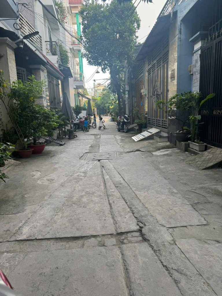 Bán đất 150m² full thổ cư ngang 4.8m giá 9.3 tỷ tại Phường Bình Tân