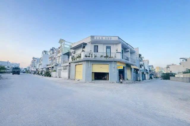 KHU PHÂN LÔ ĐỒNG BỘ NAM HÙNG VƯƠNG - NHÀ 4 TẦNG NGANG 4M DÀI 13M (50M2) - ĐƯỜNG NGUYỄN QUÝ YÊM BÌNH TÂN - GIÁ MỚI 5.9 TỶ