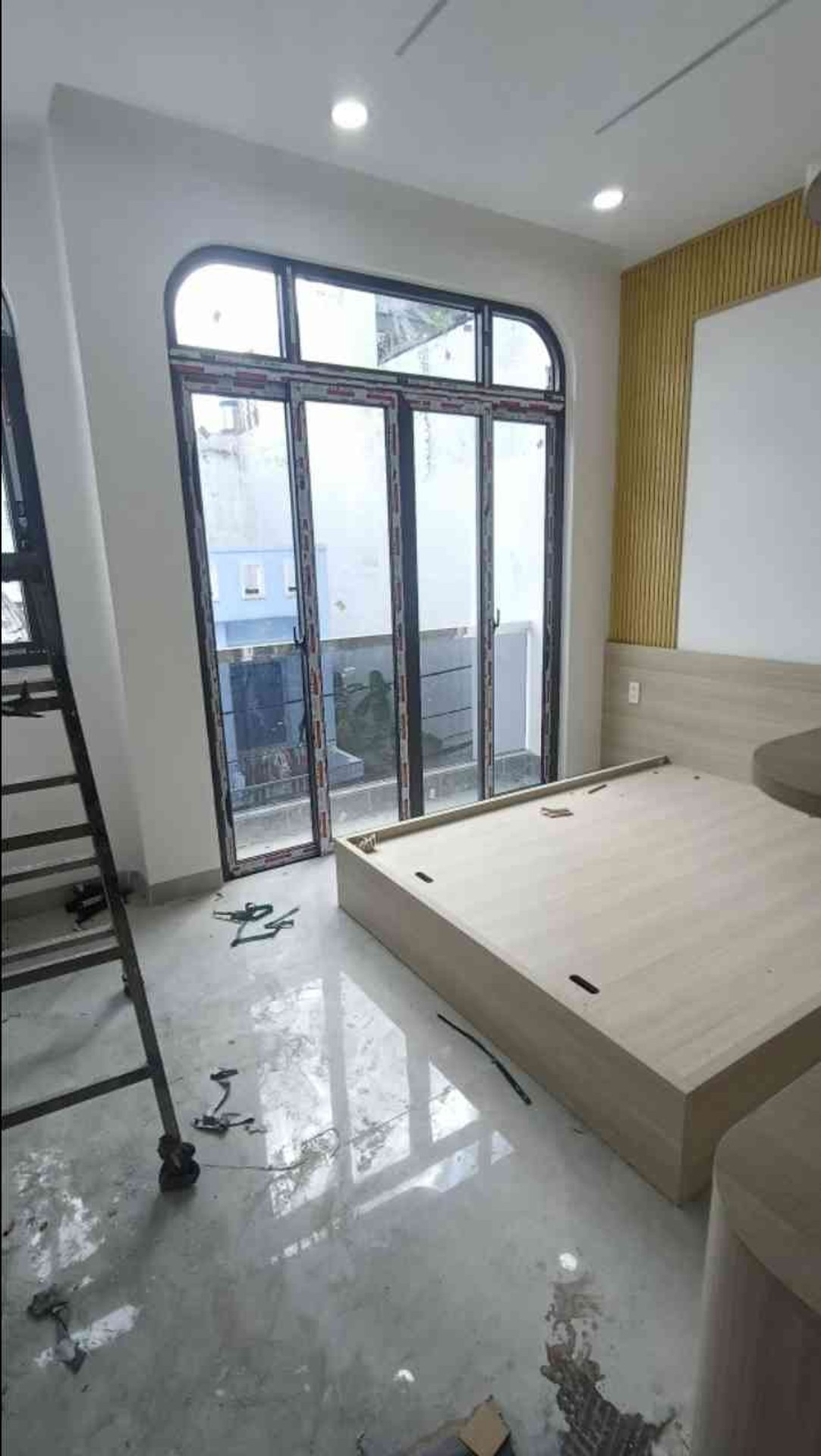 4 x 11m, 4 tầng, 5pn, 3wc. có gara oto trong nhà. trước nhà đường 5m.  mặt tiền đường bình thành vào nhà 20m