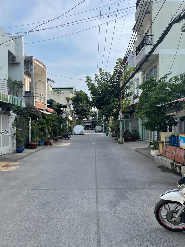 BÁN NHÀ ĐƯỜNG MINH PHỤNG, PHƯỜNG 1, GẦN ĐẦM SEN ,GẦN CHƠ BÌNH THỚI ÔTÔ NGỦ (4 X  16M  X 2TẦNG )GIÁ : NHỈNH 5TỈ TL