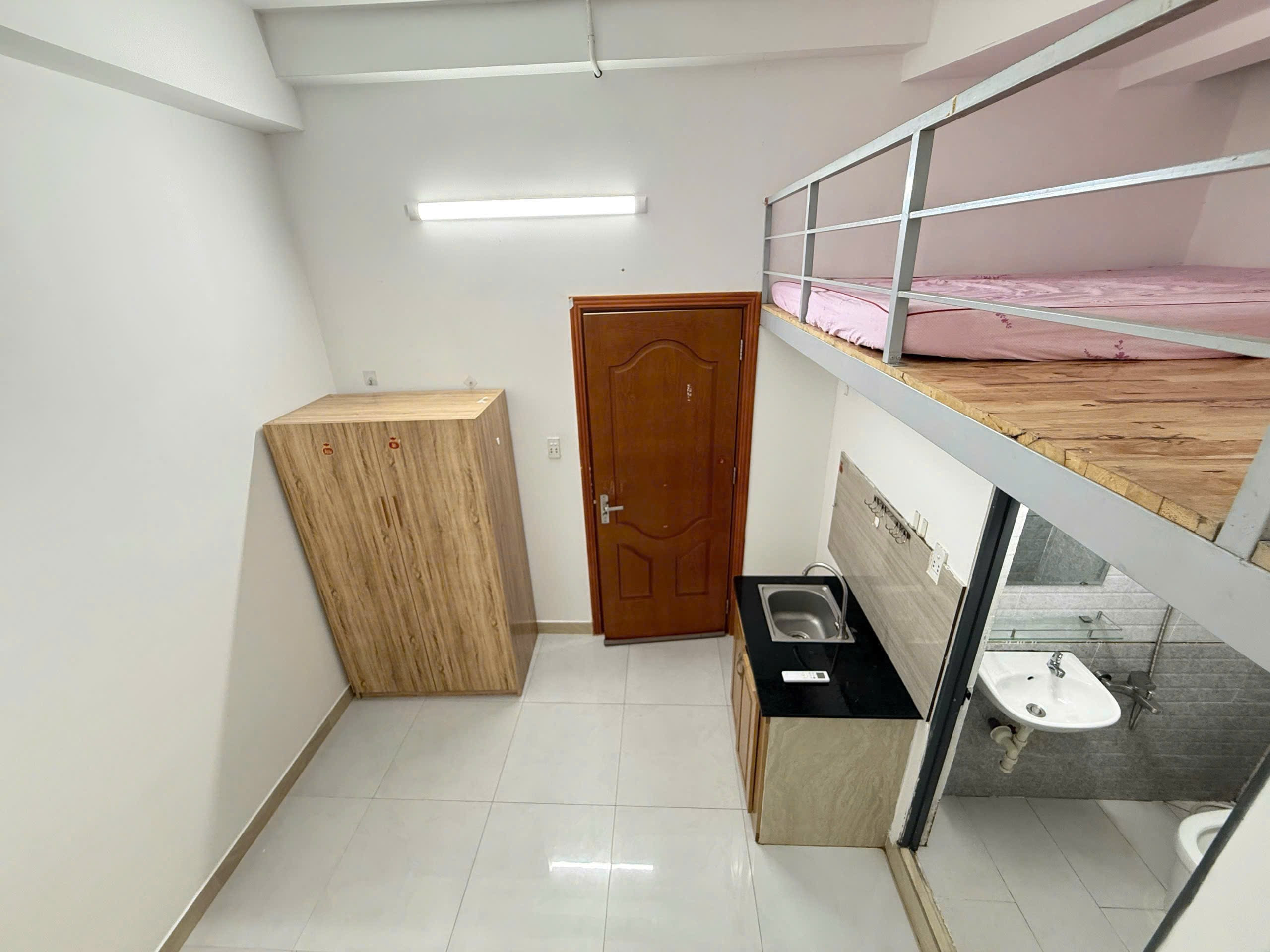 Cho Thuê Phòng Trọ
🏡Địa chỉ: 62D, Nguyễn Thị Thập, Phường Bình Thuận, Quận 7 
√ Phòng có cửa sổ, có gác, hầm xe rộng rãi, bảo vệ 24/24, có thang máy, quanh năm không sợ ngập. Nhà trọ luôn sạch sẽ
√ Đối Diện siêu thị Go, bệnh viện & các trường học
Giá 