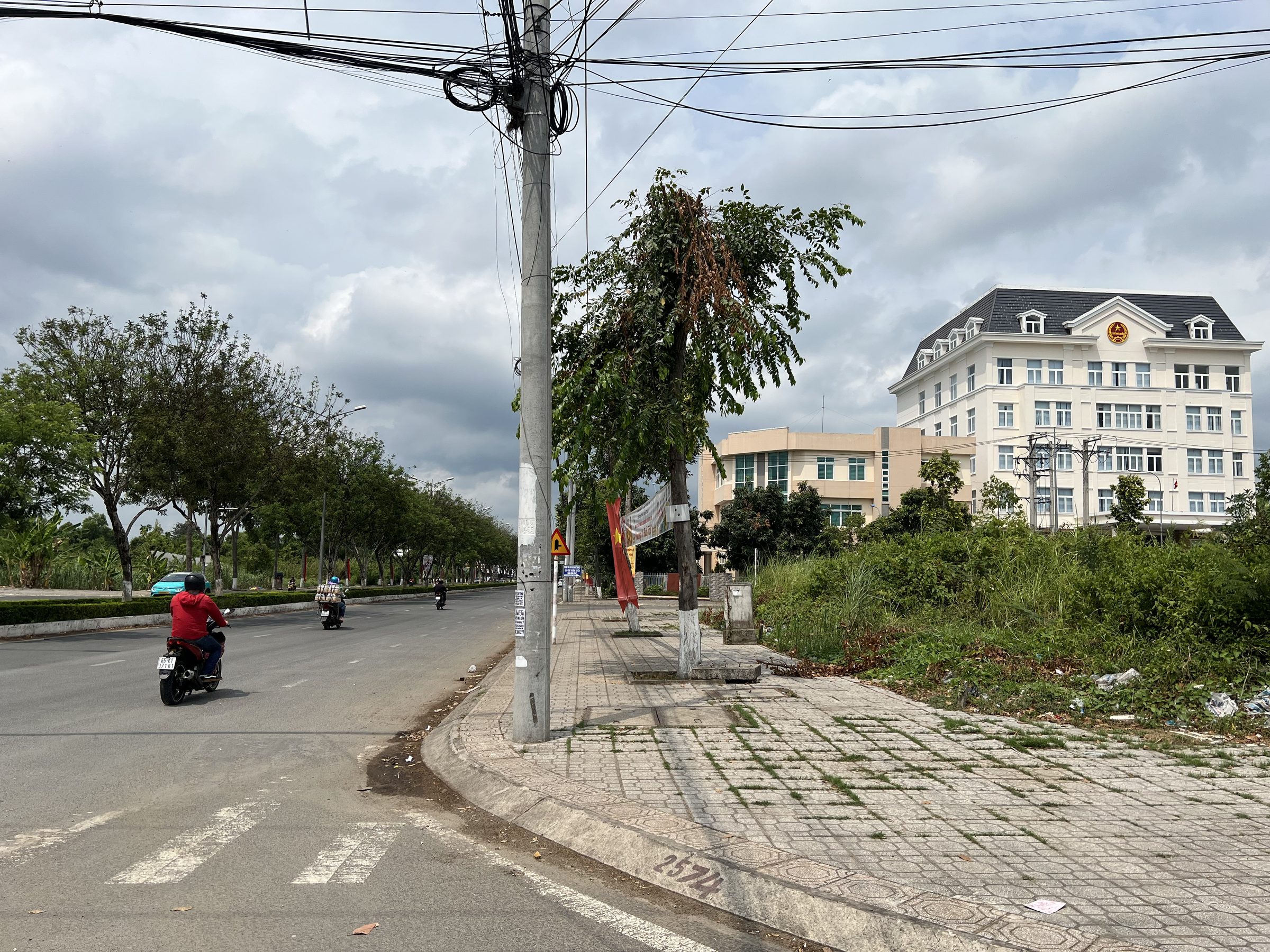🏧 ĐẤT GIÁ TỐT ĐỂ ĐẦU TƯ DU LỊCH LÂU DÀI🏧
Bán Gần 1000m2 đất thổ cư sau lưng ĐỀN THỜ VUA HÙNG gần Sân Bay TP Cần Thơ ( khu stella mega city của KiTa)