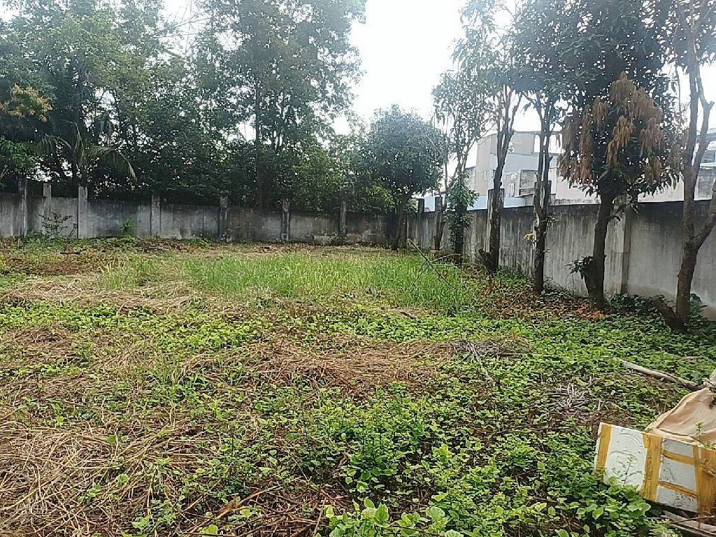 BÁN ĐẤT TẶNG NHÀ CHÀ BÁ  200M2(10*20)ĐS TÊN LỬA .KHU AEON BT CHỈ : 20 TỶ NHỈNH