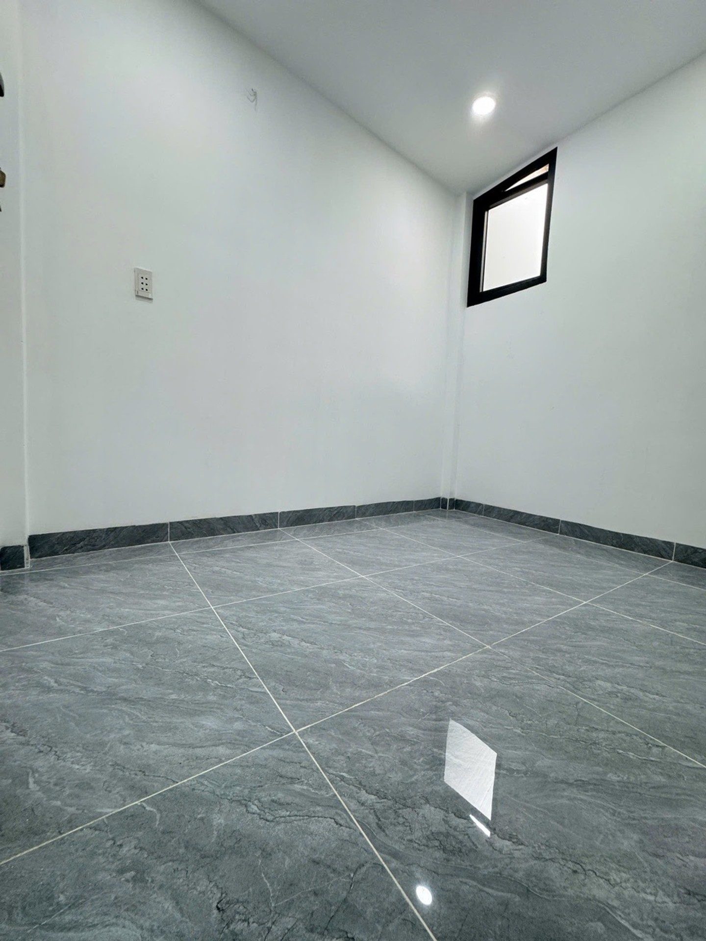 SIU PHẨM NHỈNH 2 TỶ NHỎ GIỌT ĐỦ CÔNG NĂNG - 2 TẦNG MỚI XINH - NGANG LỚN 6M - NGAY HƯƠNG LỘ 2 - NGÃ TƯ 4 XÃ - GIÁP TÂN PHÚ - NHÀ 2 TẦNG MỚI XINH - TIỆN MUA Ở CHO THUÊ GIỮ TIỀN -