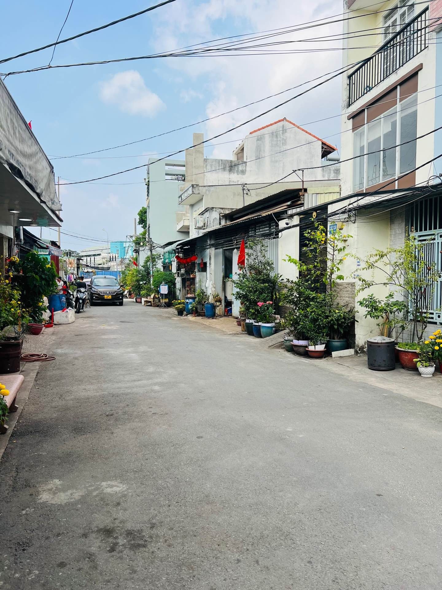 NHÀ MỚI CỨNG HẺM XE TẢI THÔNG MÃ LÒ ( 70m2 - 2 tầng )