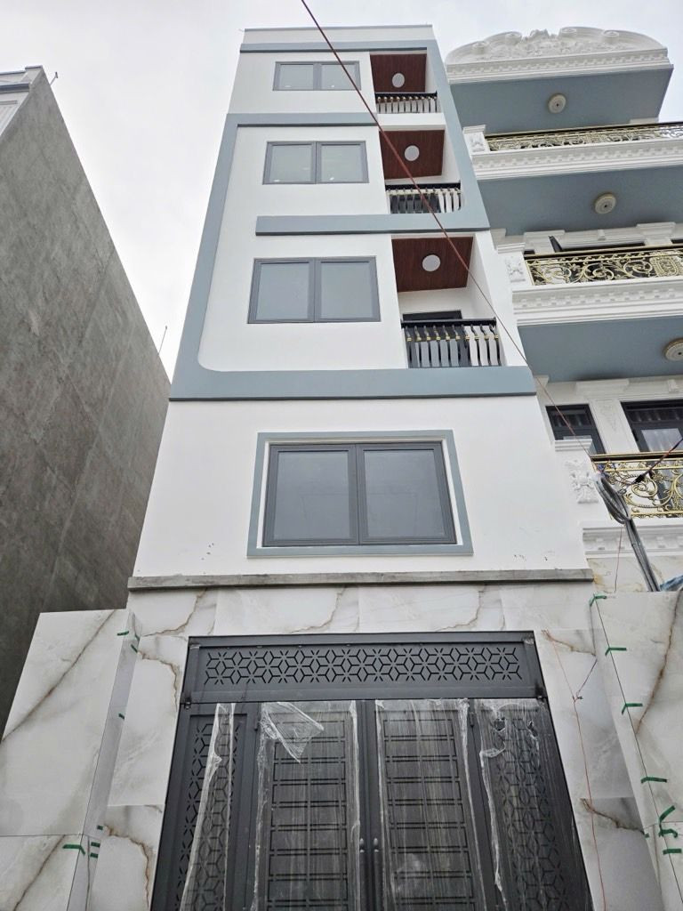TRỤC LÊ VĂN QUỚI - NGAY NGÃ TƯ 4 XÃ - THIẾT KẾ ĐẸP FULL NỘI THẤT CÓ THANG MÁY