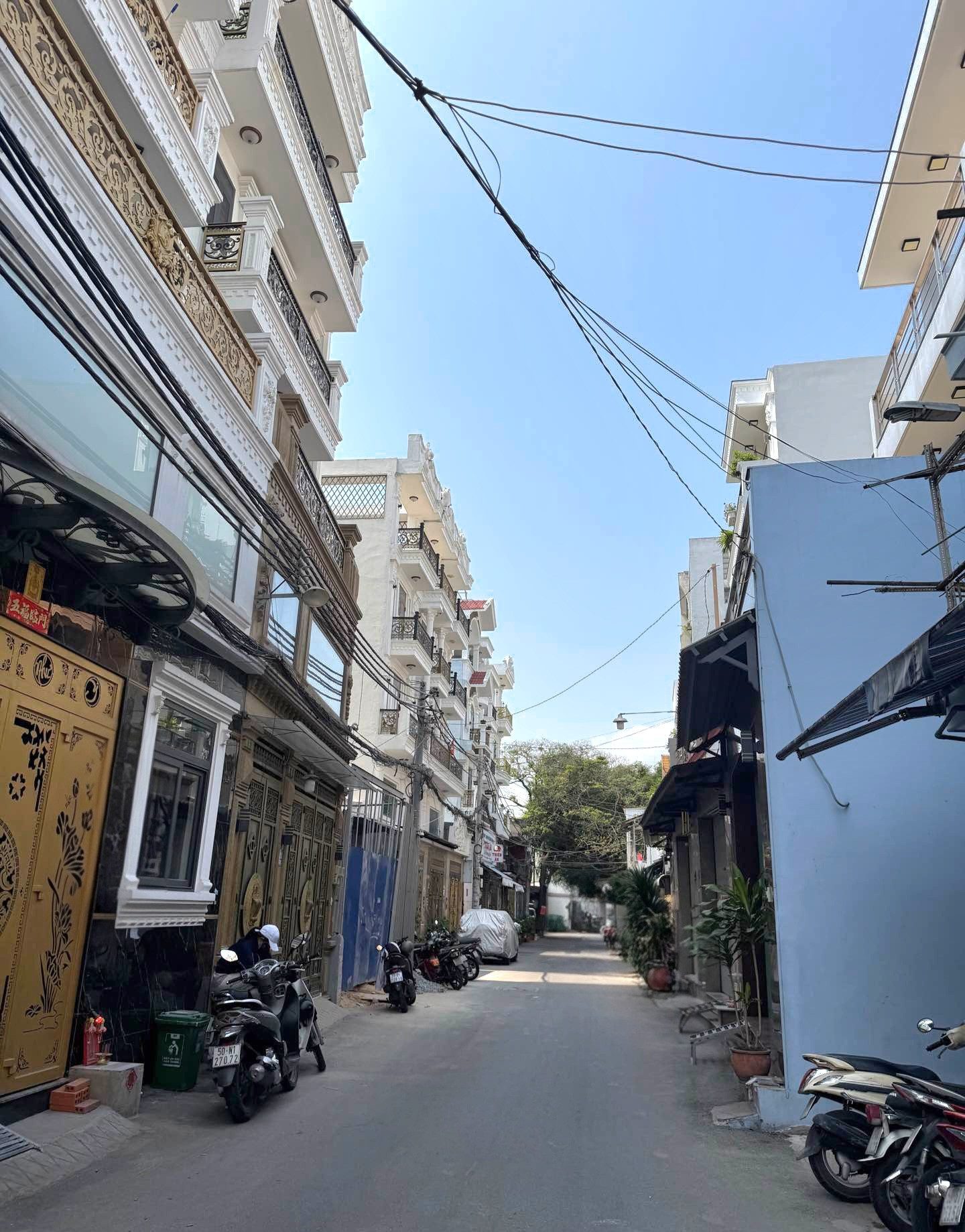 BÁN NHÀ ĐẸP CẠNH HƯƠN.G LỘ 2 - NGÃ TƯ 4 XÃ - HẺM XE HƠI - ( 5X13M )