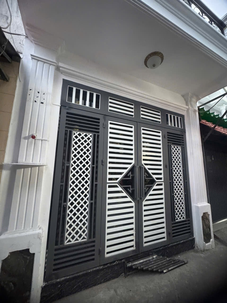 BÁN NHÀ TRỤC ĐƯỜNG T,ÊN L,ỮA  DTSD 72M SÁT MẶT TIỀN CHỈ 3 TỶ 85  (B92)
