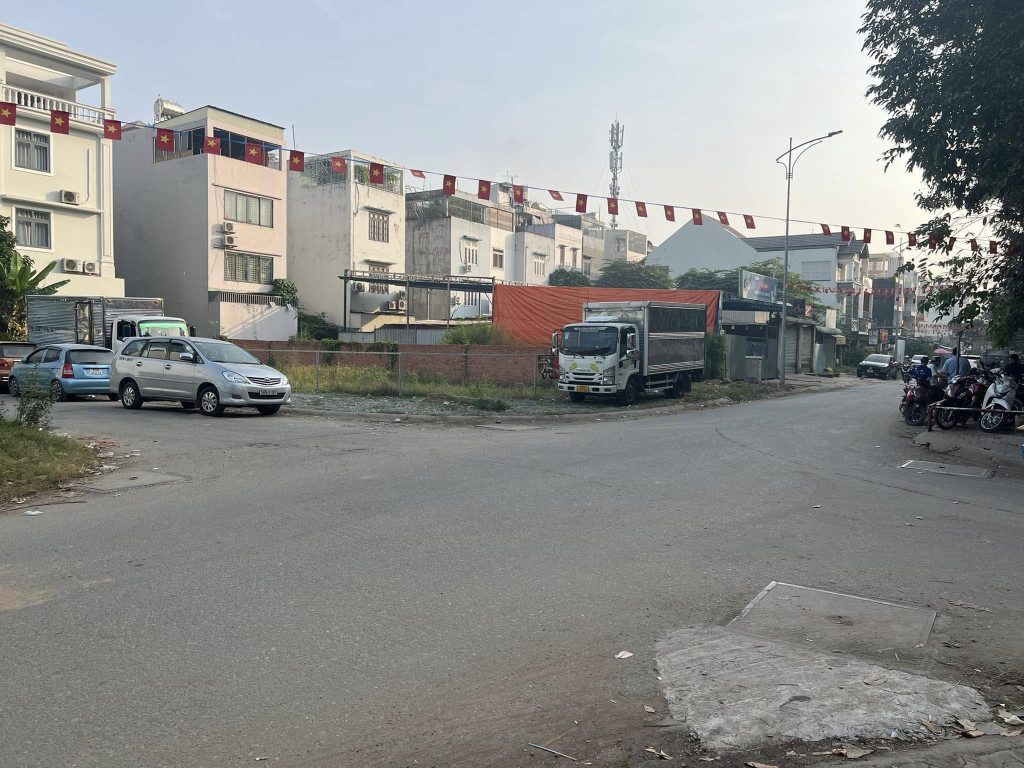 LÔ GÓC SIÊU ĐẸP 10x20– SAU LƯNG BỆNH VIỆN QUẬN 2 chỉ 23,8 tỷ