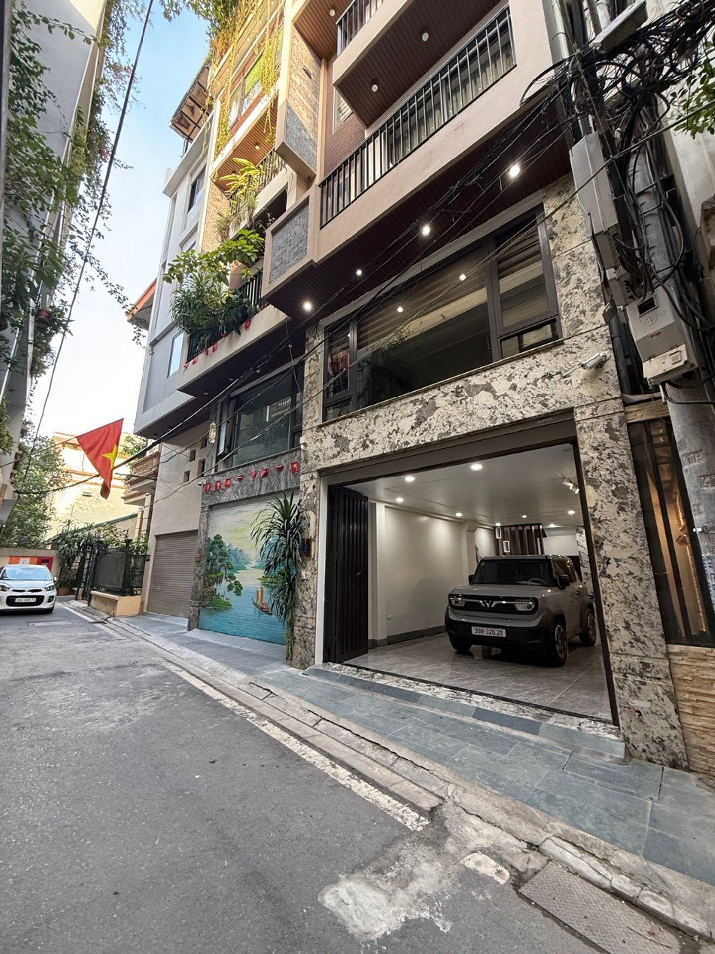 Bán Siêu Phẩm Nhà Nguyễn Văn Cừ 52m2, 7T, Thang Máy, Ô Tô Vào Nhà chỉ 17,5 tỷ