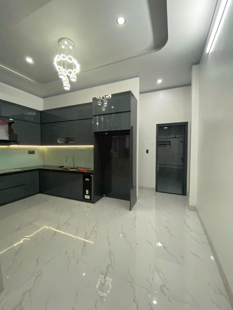 Bán Nhà Mặt Tiền Đường Thông Nhà Diện tích Lớn Thoáng Mát