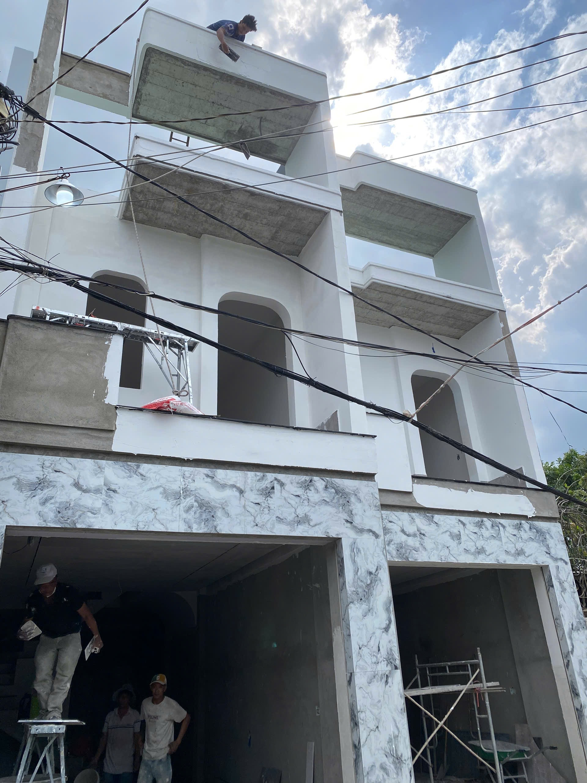 Bán Nhà 1Lầu 1Trệt Đường Thông Ô Tô Né Nhau , Buôn bán Kinh Doanh