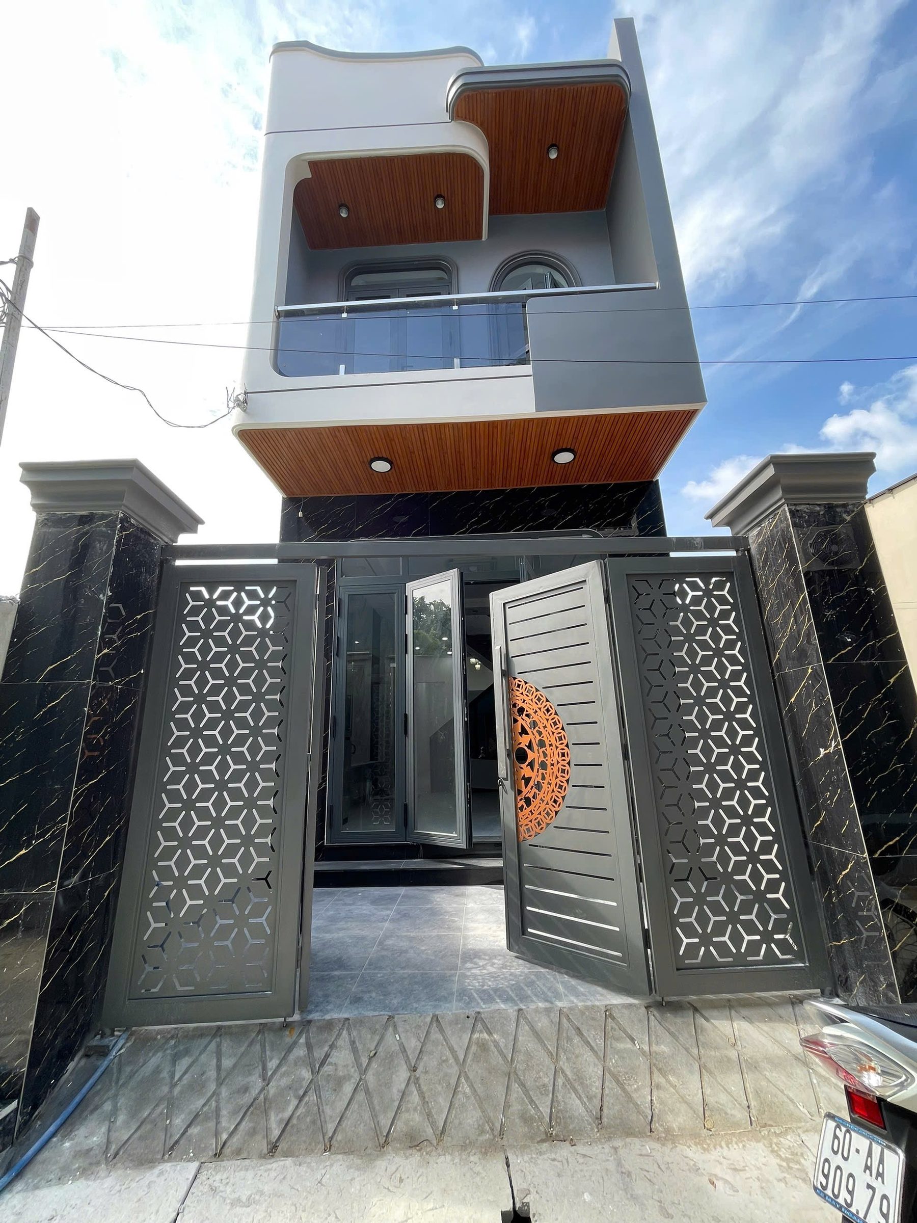 Bán Nhà 1Lầu 1Trệt Đầy Đủ Công Năng .68m2.  3Pn. Chỉ 2Tỷ850Tr