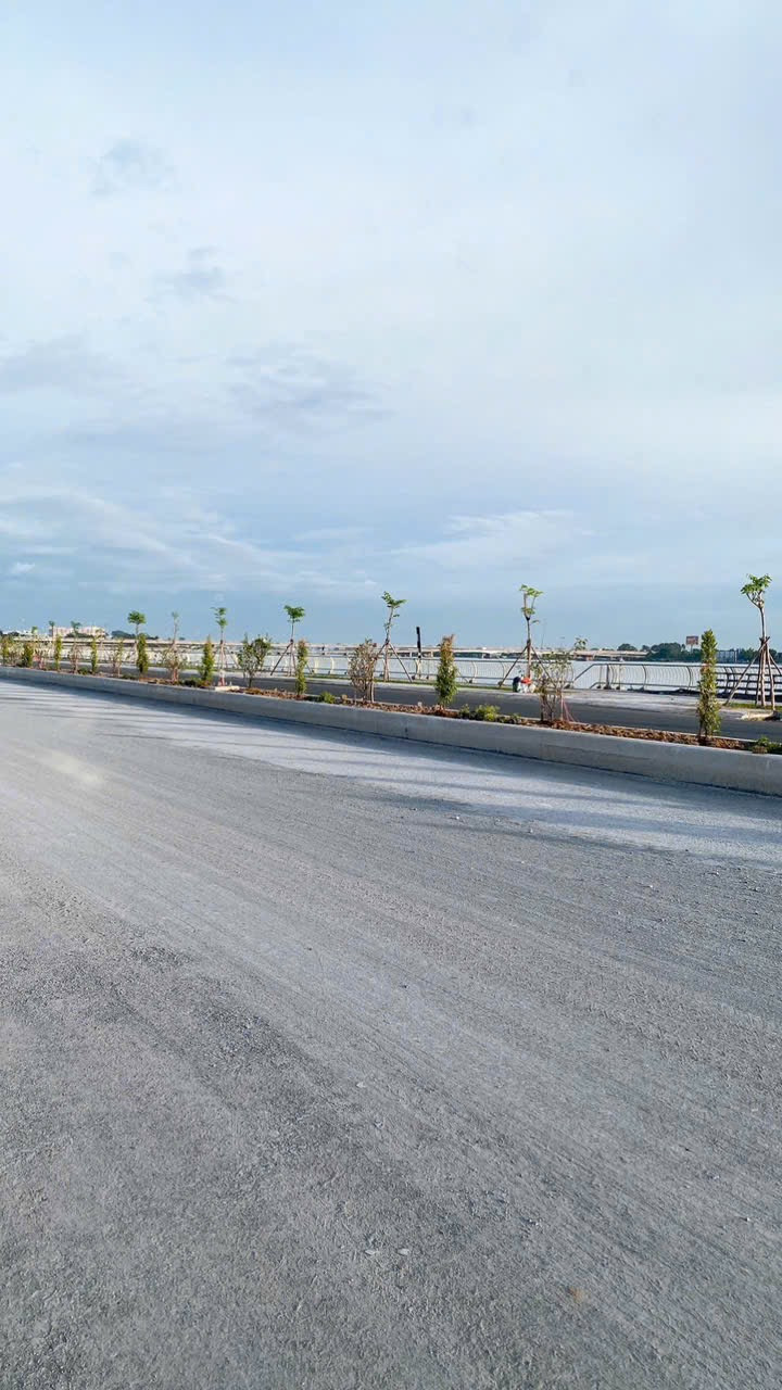 BÁN NHÀ CẤP 4 MẶT TIỀN BỜ KÈ – P. BỬU LONG (TRẤN BIÊN). Chỉ 3Tỷ6