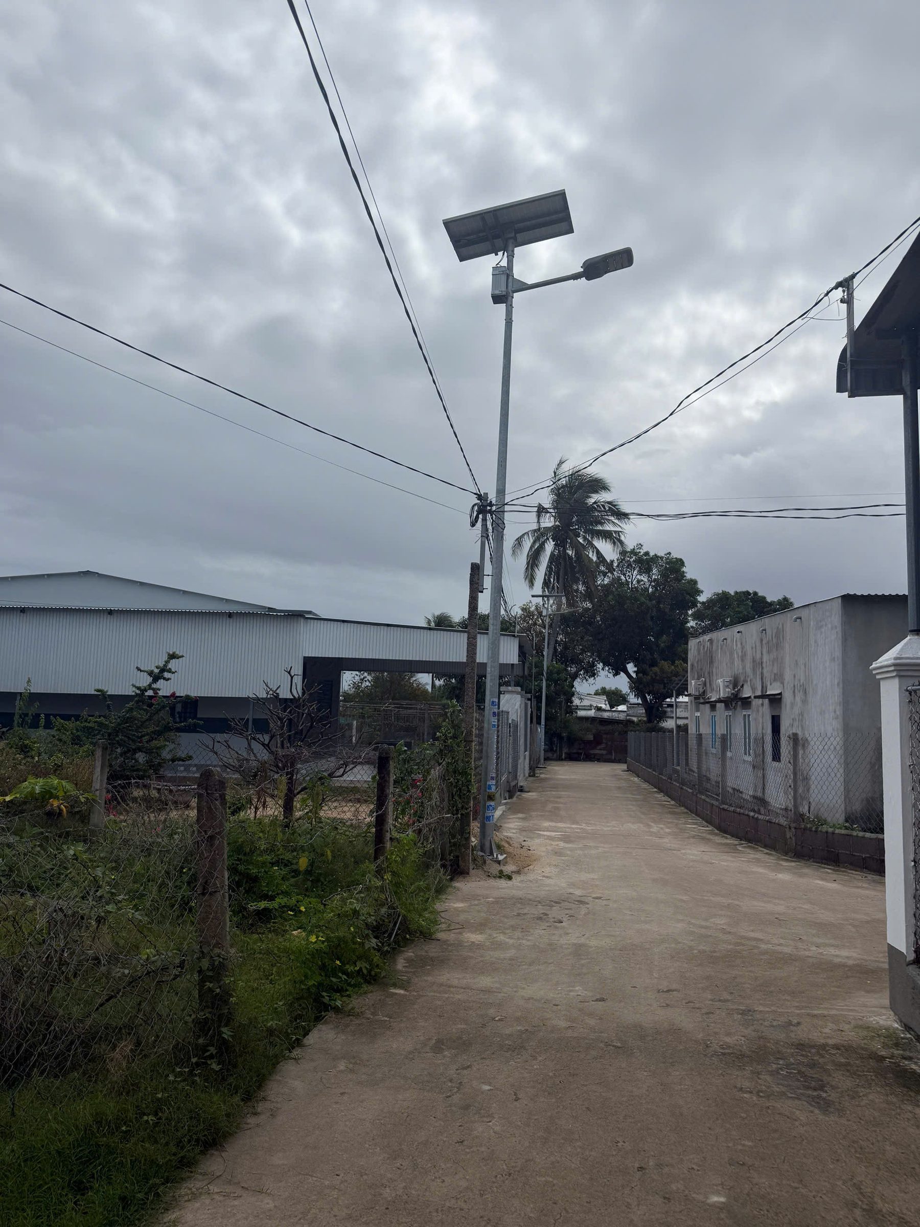 224.27 427m2 80tc
vị trí : HOÀ DO 1 ,CAM PHÚC BẮC , CAM RANH
diện tích 427M2 TC 80M 
DIỆN TÍCH ; 7X57M NHÁNH HÀ HUY TẬP RA ĐẠI LỘ HÙNG VƯƠNG 900M
giá 1TYR 950 TRIỆU
giá tổng bán :1 TỶ 950 TRIỆU
LIÊN HỆ : MINH HIẾU 0389623794 BĐS