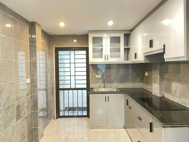 BÁN NHÀ MẶT ĐƯỜNG CAO THẮNG,HẠ LONG,QUẢNG NINH