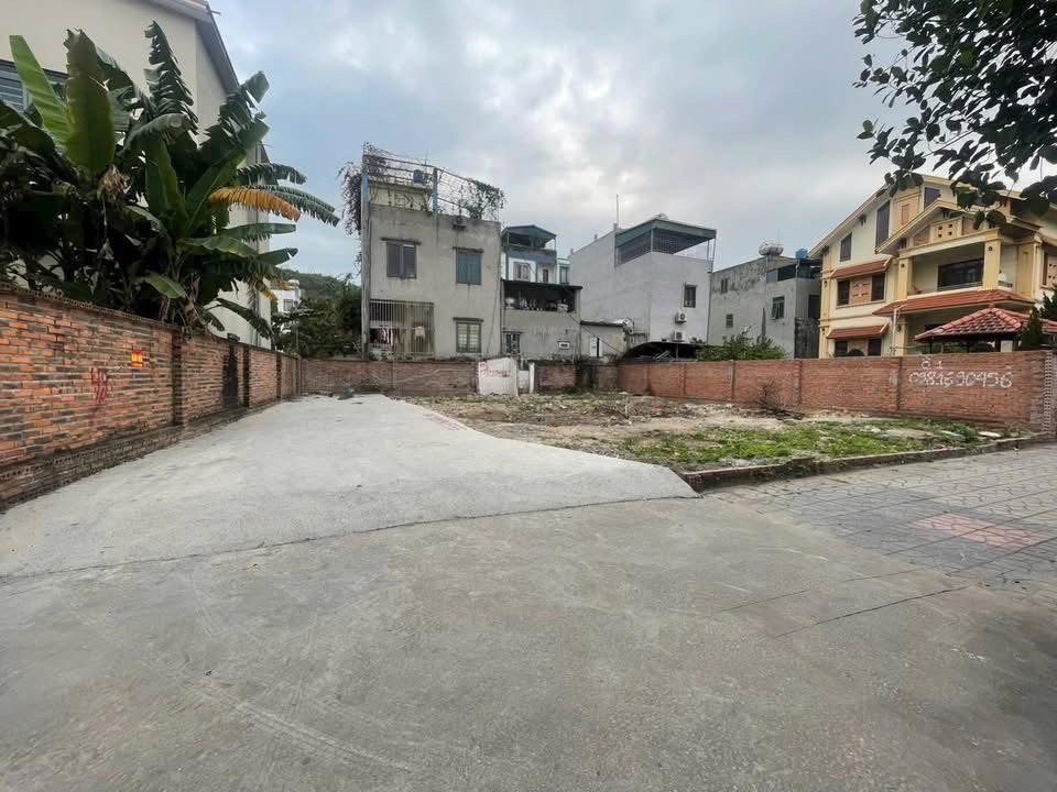 Chính chủ Bán mảnh đất ô góc ngõ 19 bãi muối oto đỗ cửa ( giáp dự án )
