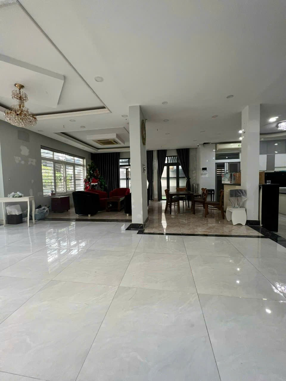 Cho thuê biệt thự Thạnh Mỹ Lợi, 15m x 18m, hầm trệt 2 lầu áp mái, giá 70tr/tháng