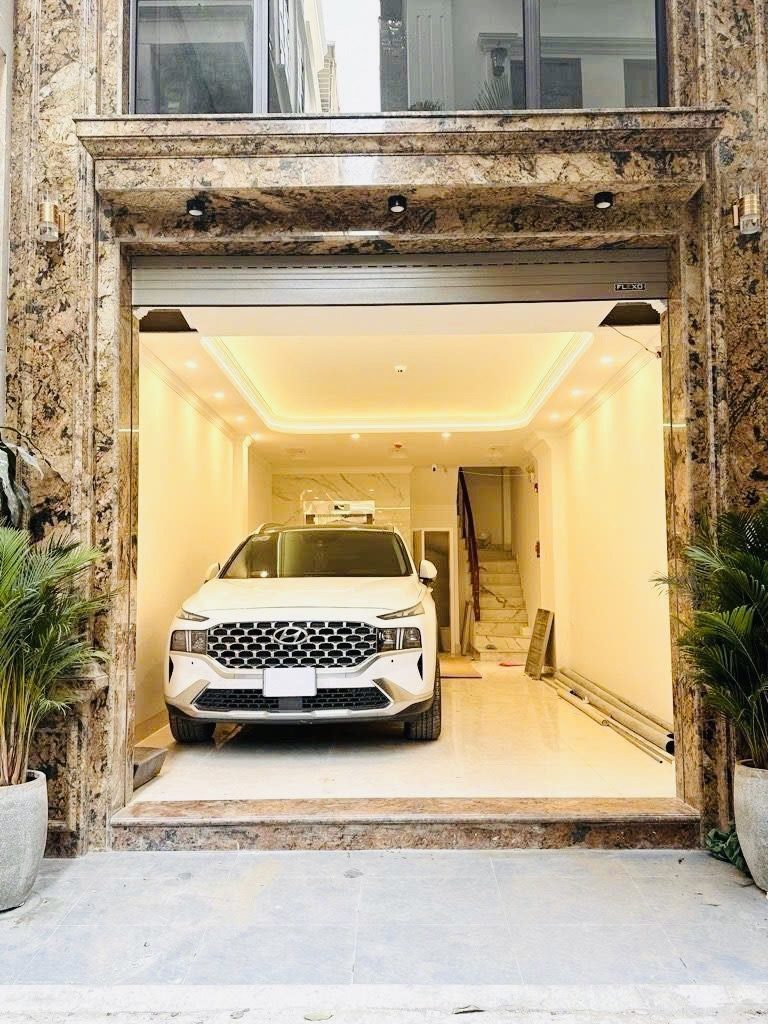 Bán nhà 40m² full thổ cư ngang 4Mm giá 21.5 tỷ tại Phường Cầu Giấy