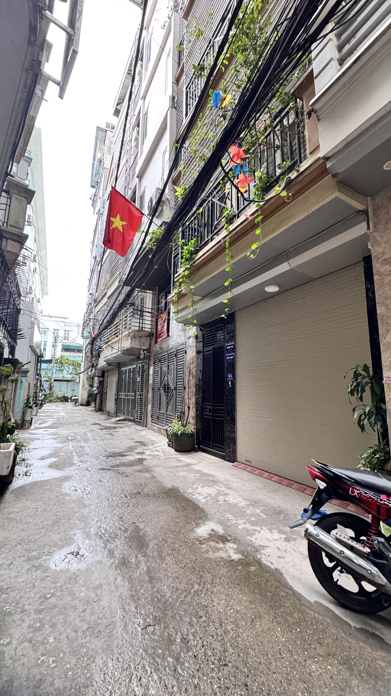 Duy Tân hơn 12 tỷ 70 m zá đất tặng nhà 3 tầng 5pn ô tô qua nhà.