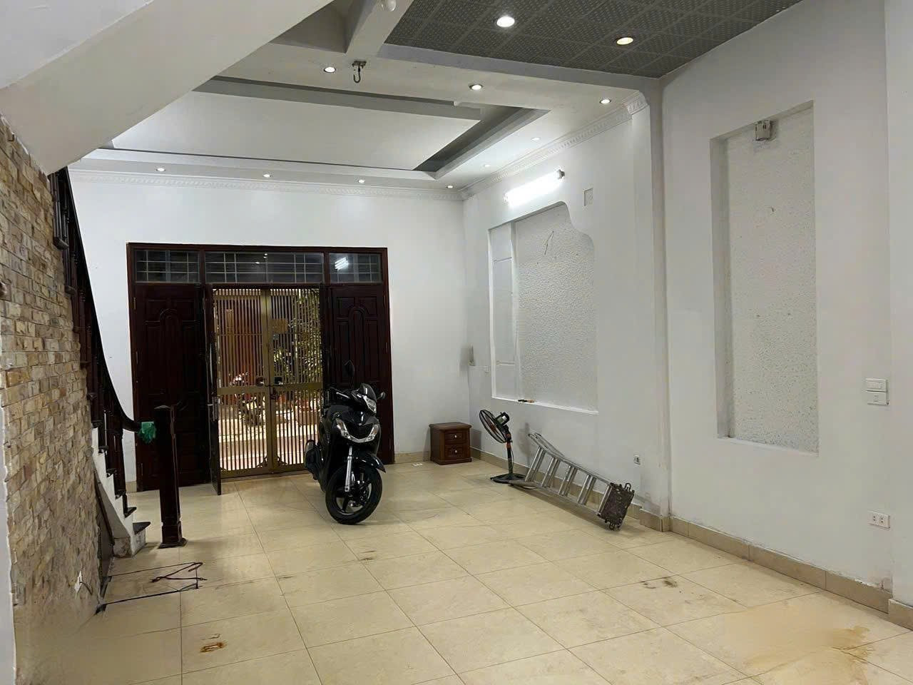 Cho Thuê Nhà  Phân Lô  Phạm Tuấn Tài - Nghĩa Đô Cầu Giấy 60M² 4 Tầng - 6 Ngủ - Ô Tô Đỗ Cửa - Vừa Ở, Vừa Kinh Doanh  - Giá Thuê 26tr