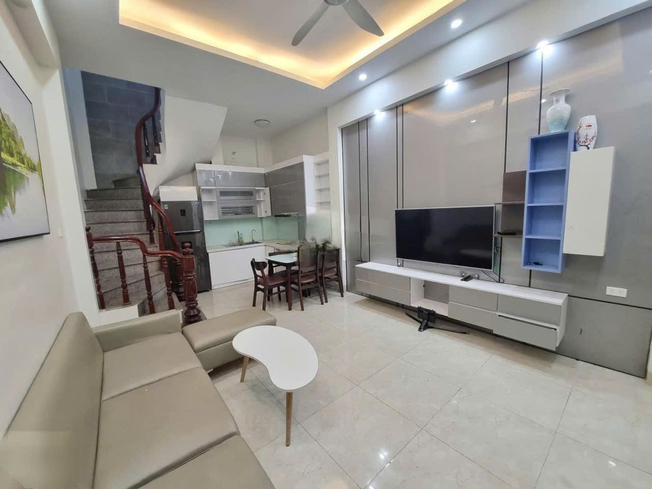 Cho Thuê Nhà Ngõ 105 Trần Quốc Vượng - Cầu Giấy 32M² 5 Tầng 3 Ngủ - Full Nội Thất Cao Cấp - Ô Tô Đỗ Cửa - Giá Thuê 17,5tr