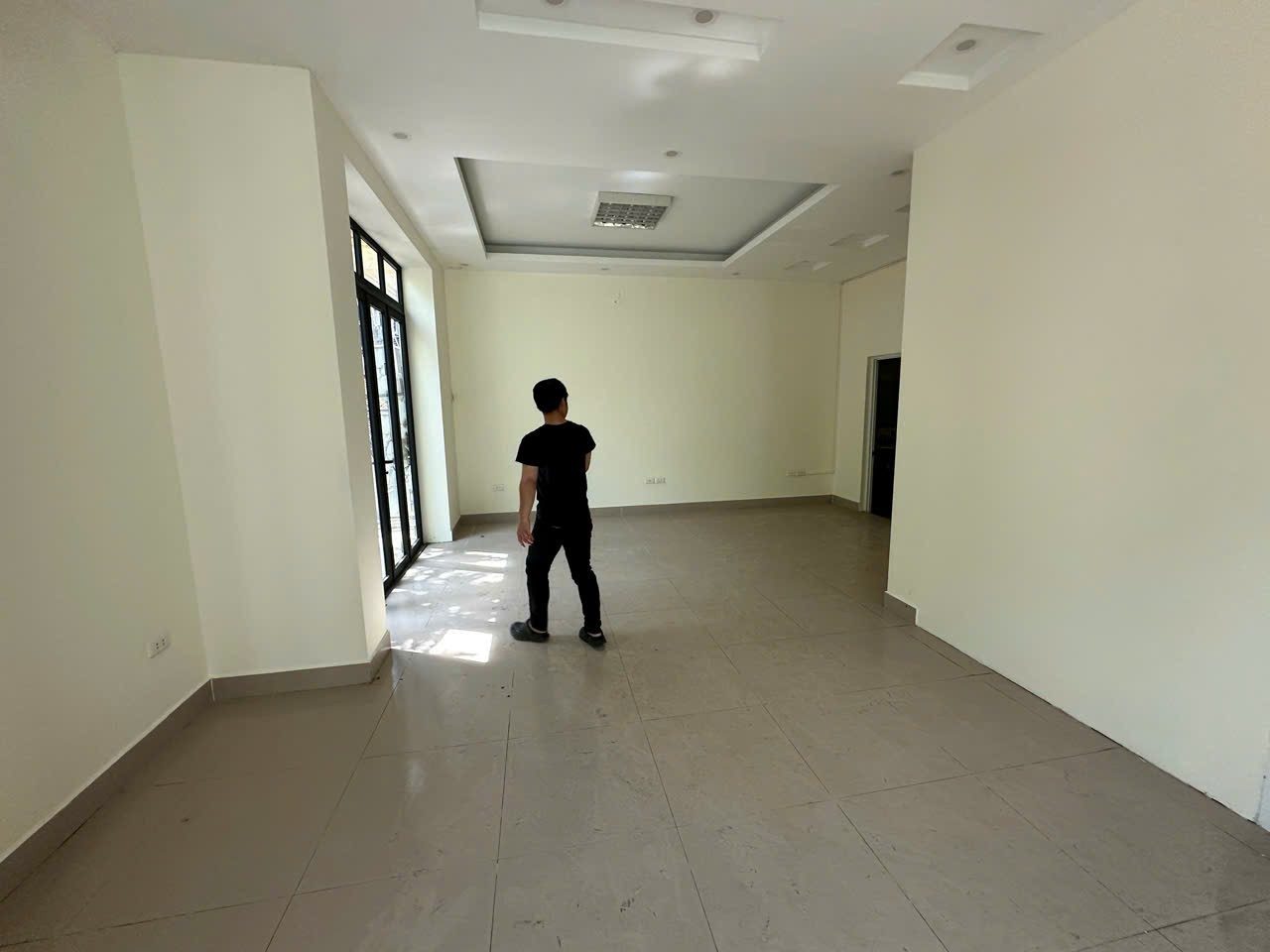 Cho Thuê Nhà Liền Kề Vũ Phạm Hàm - Cầu Giấy 90M² 5 Tầng Thông Sàn - Nội Thất CB - Lô Góc - Ô Tô Đỗ Cửa - Kinh Doanh VP... Giá Thuê 52tr