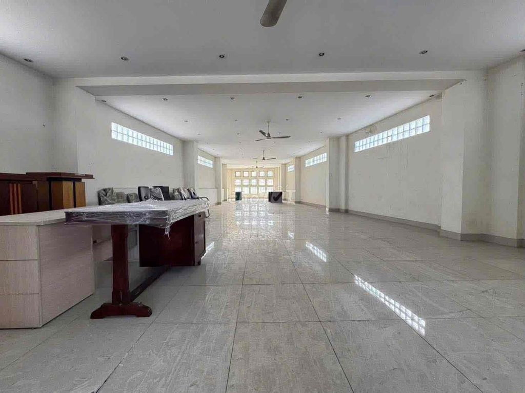 Cho thuê mặt bằng đường CMT8, Thủ Dầu Một - Diện tích đất : 1000m2,
