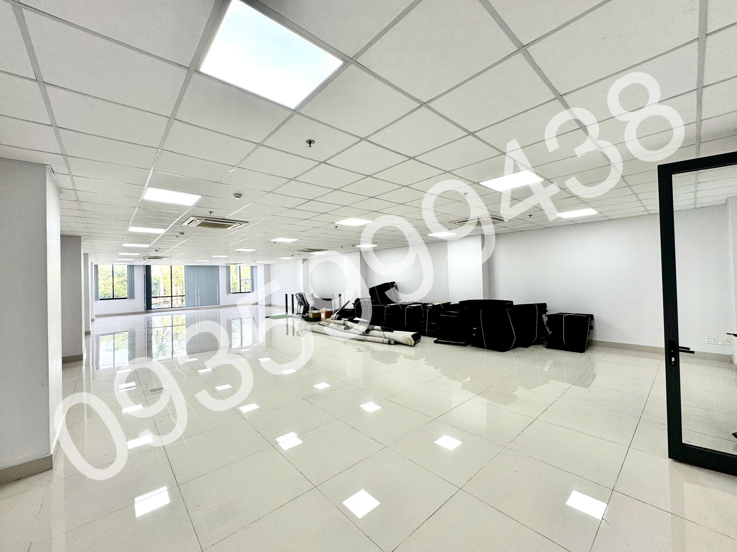 CHO THUÊ VĂN PHÒNG 200 M - GIÁ CHỈ 40 TRIỆU/THÁNG ĐÃ VAT, NGAY TRUNG TÂM