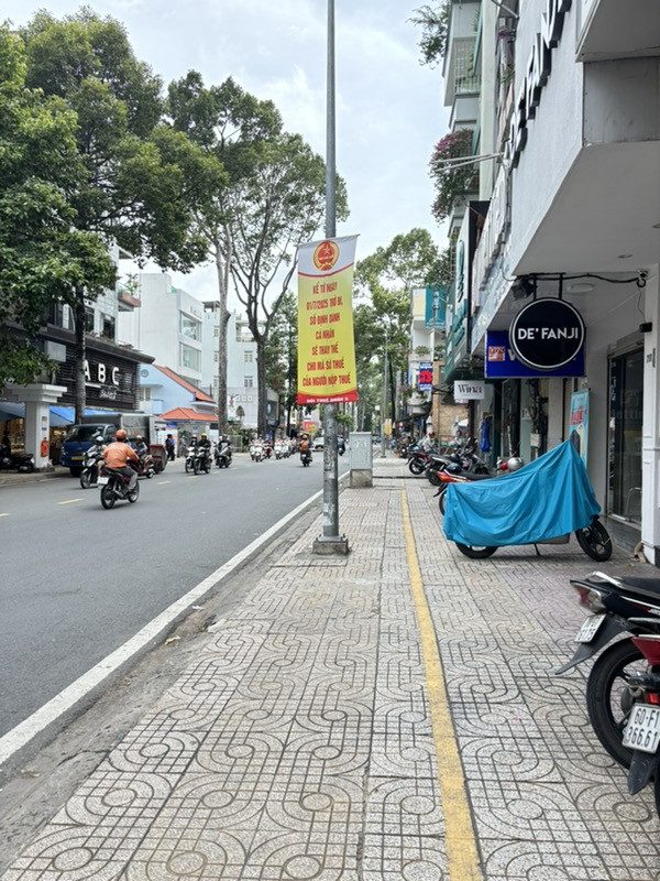 Bán nhà Gấp 4 Tầng MT Nguyễn Trãi quận 5