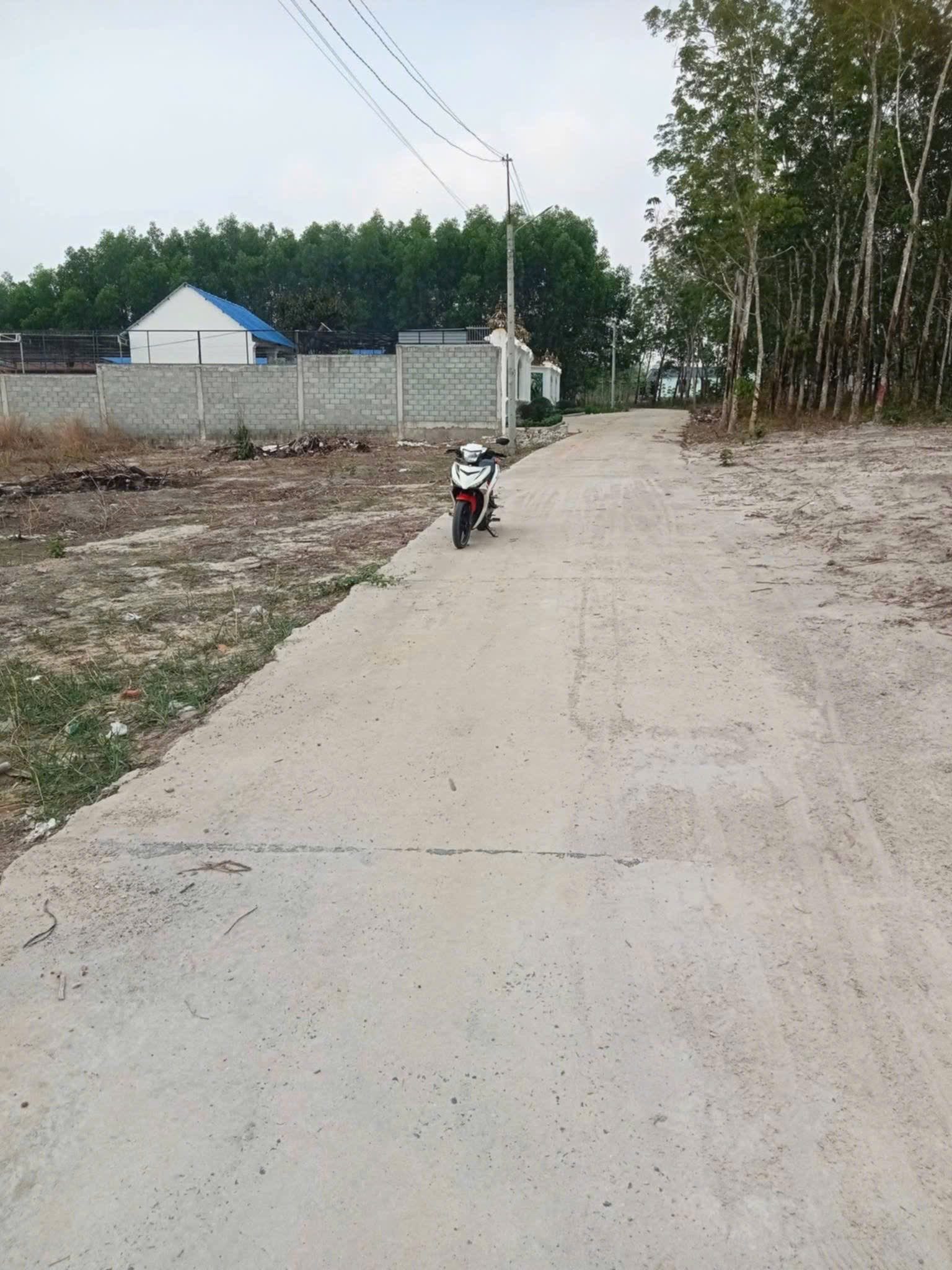 Bán đất 337.7m² có sẵn 100m² thổ cư ngang 5m giá 715 triệu tại Phường Chơn Thành