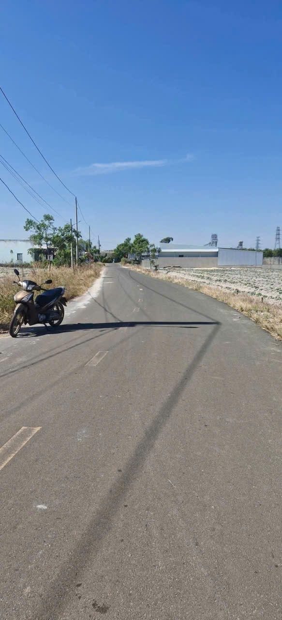 Bán đất 541.4m² có sẵn 200m² thổ cư ngang 10m giá 1.68 tỷ tại Phường Chơn Thành