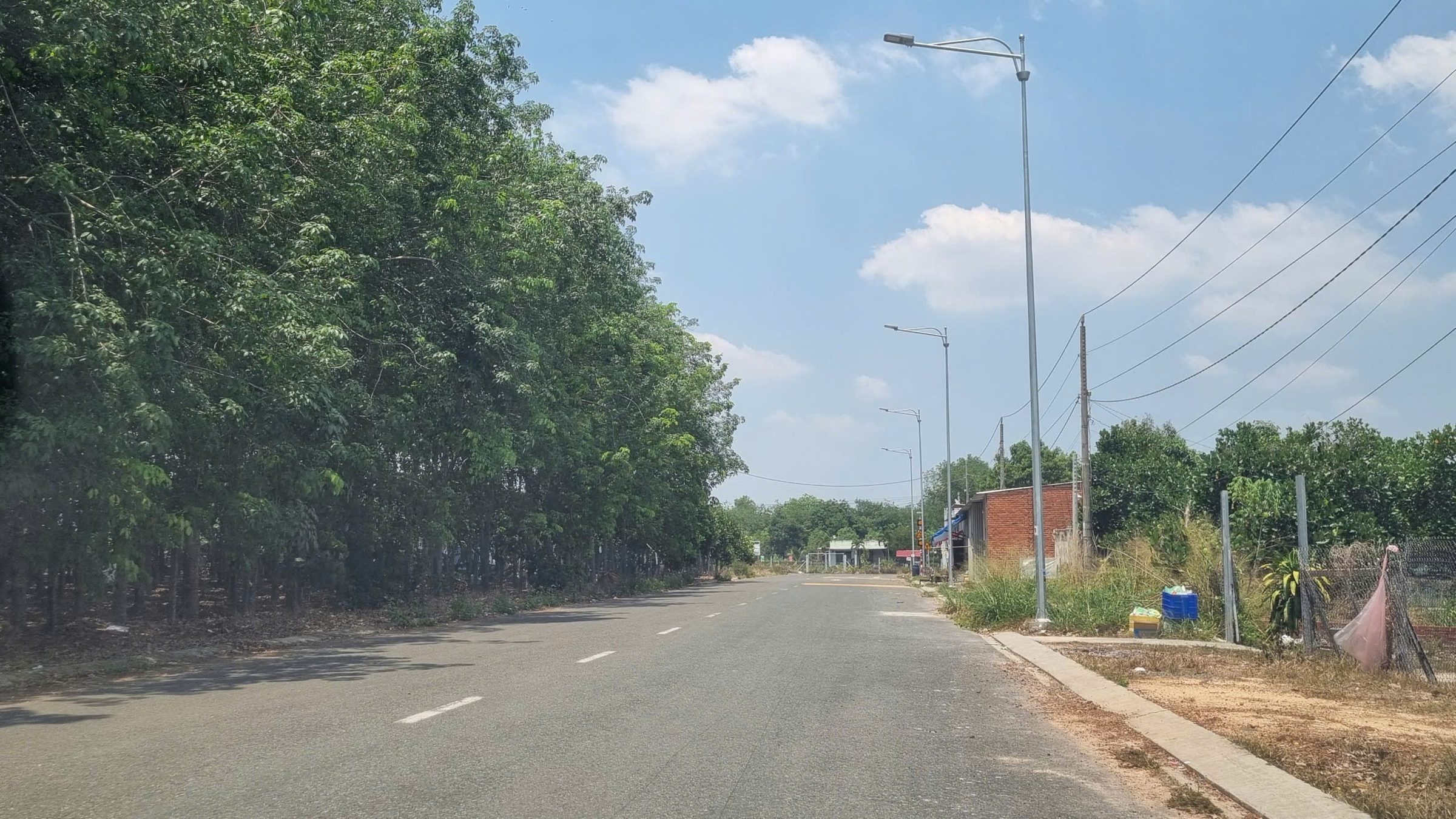 Bán đất 558.5m² có sẵn 150m² thổ cư ngang 10m giá 1.5 tỷ tại Phường Chơn Thành