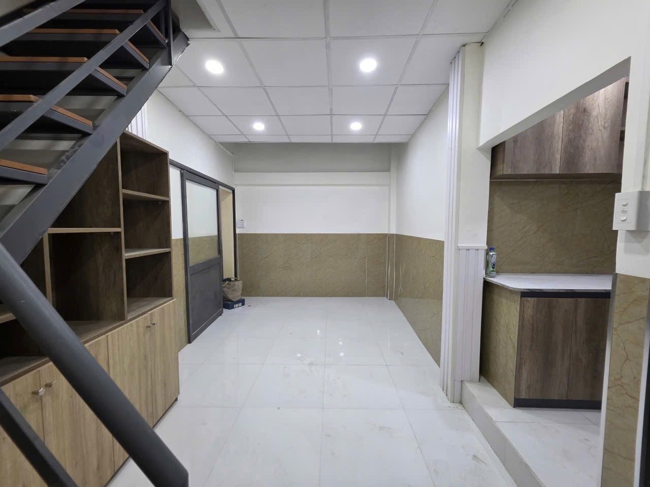 Nhà Q1 Giảm 1,2Tỷ còn 2,95Tỷ TL nhẹ, 3x8m nở hậu 4m, sẵn nội thất