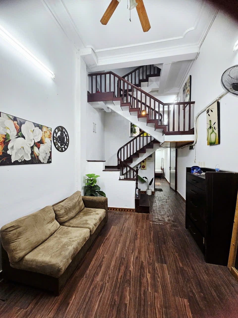 Cho thuê CHDV - HOMESTAY phố Hai Bà Trưng 43/50M* 4 tầng giá 20 triệu