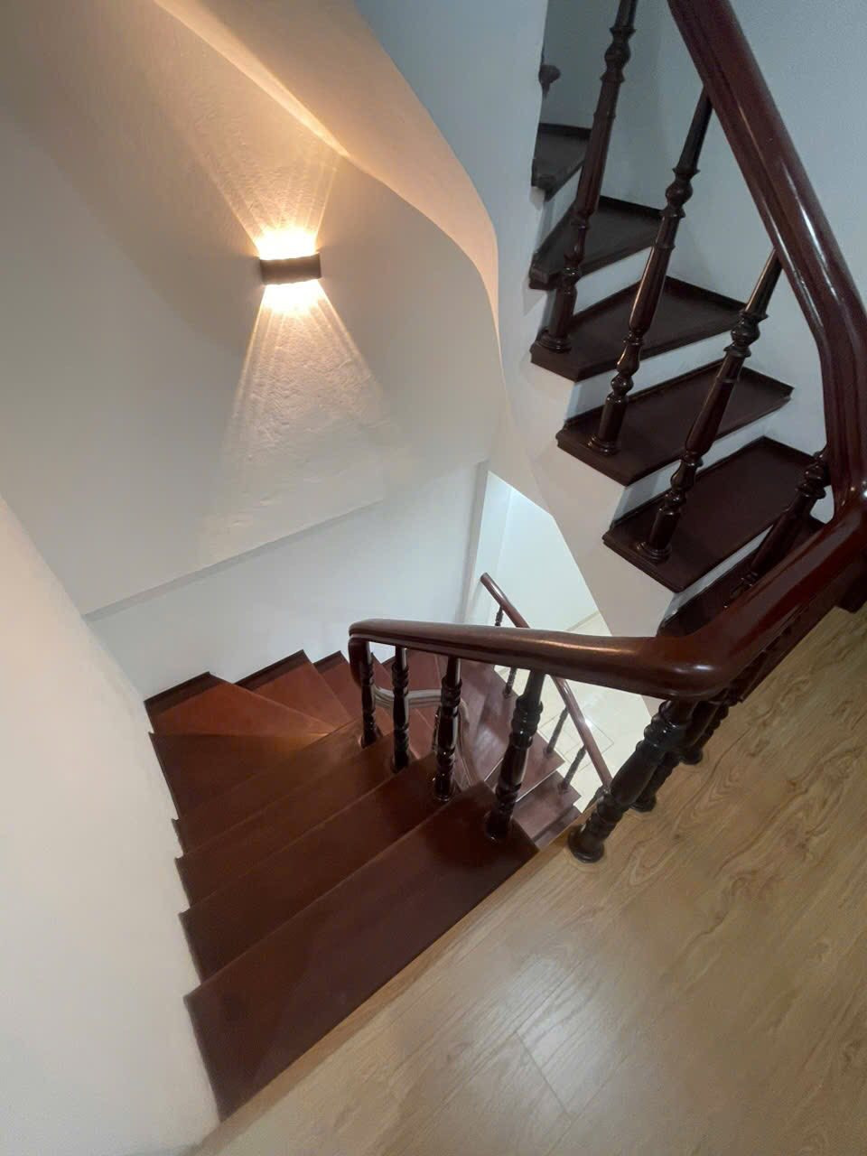 Cần bán gấp nhà 4 tầng 40m Đại Linh -Trung Văn,chỉ vài bước chân ra mặt phố